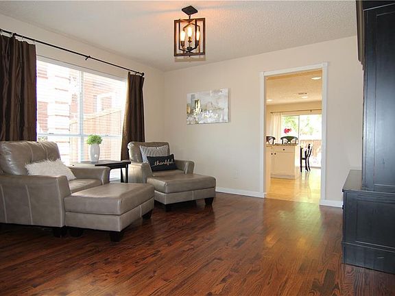 4th image of 608 Ashford Dr