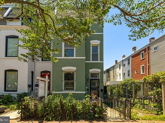 2nd image of 601 L St NE