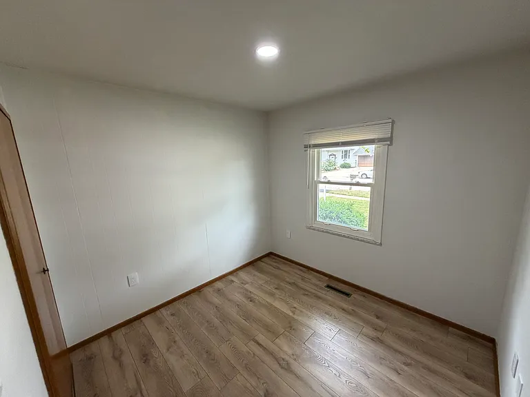 1818 Grandview Dr — Photo 12