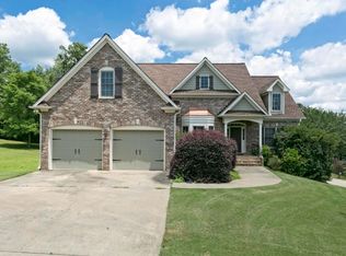 135 Colonial Cir, Cartersville, GA