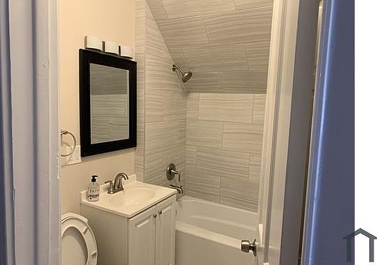 3rd image of 1823 N Keeler Ave #2