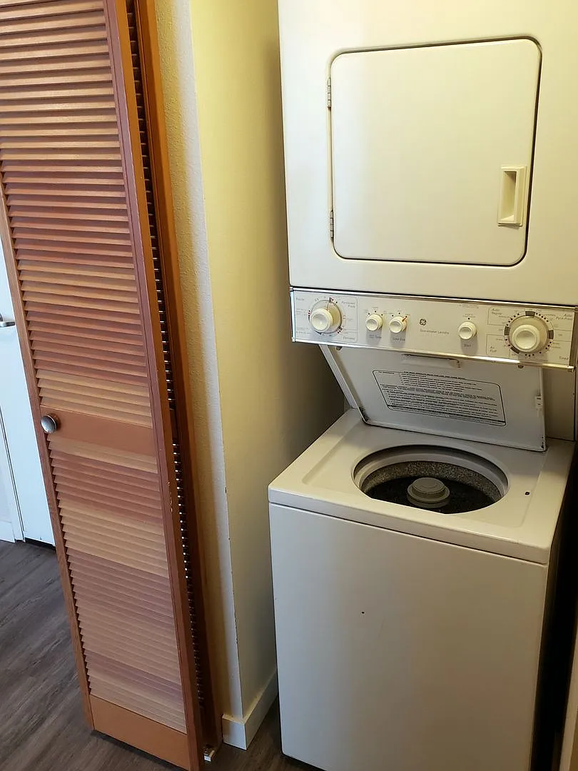 Watermarke Apts. — Photo 3