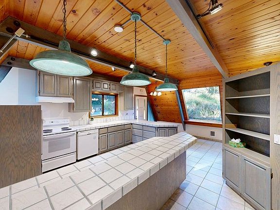 4th image of 17717 Rainbow Rock Rd