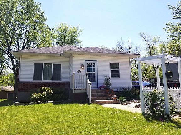 2nd image of 407 E Cape Rock Dr