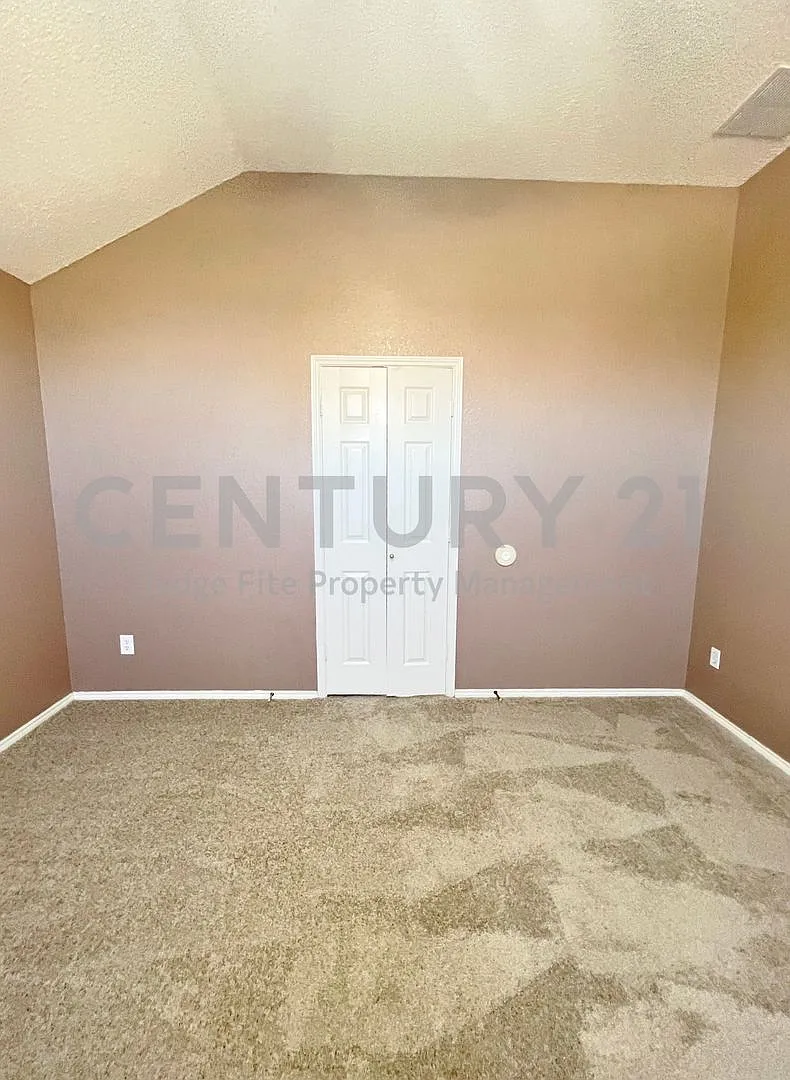 Building Photo - 801 Parker Dr