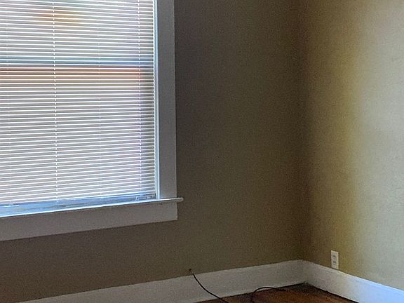 2nd image of 619 W Howard St APT 6