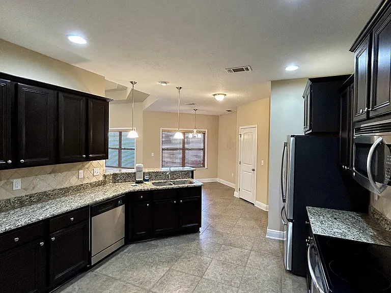 80 S Knightsbridge Ct — Photo 16