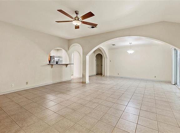 4th image of 2630 Gwendolyn Ln APT B