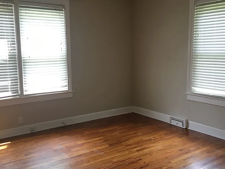 522 Grove Rd — Photo 3