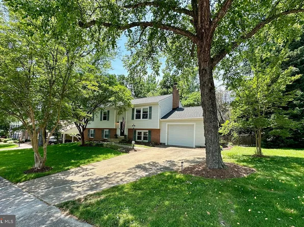 6900 Stonebridge Ct, Alexandria, VA 22306