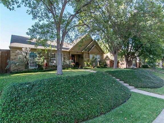 2nd image of 2201 Villawood Ln