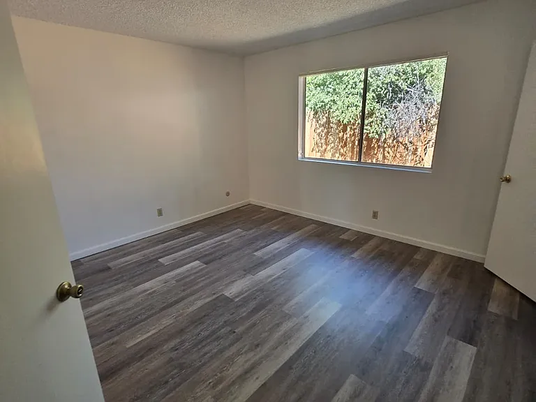 3840 N Fruit Ave #28 — Photo 8