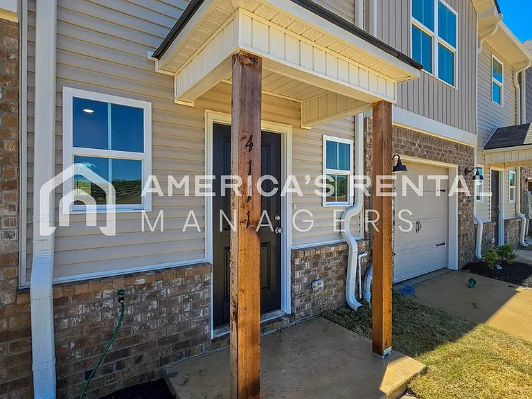 4111 Hudson Ct — Photo 3