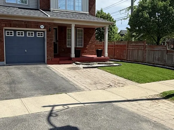 1000 Barclay Cir, Milton, ON L9T 5W5