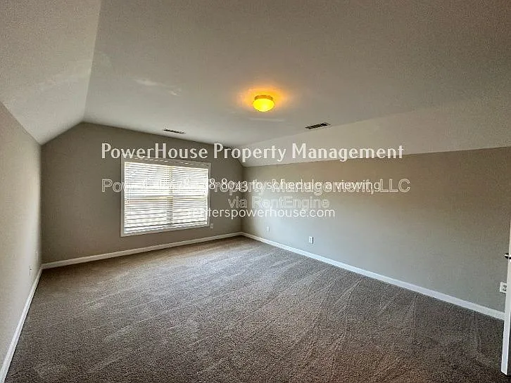 2403 Walnut Tree Ln — Photo 8