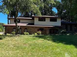 303 Foxcroft Ln, Robesonia, PA 19551