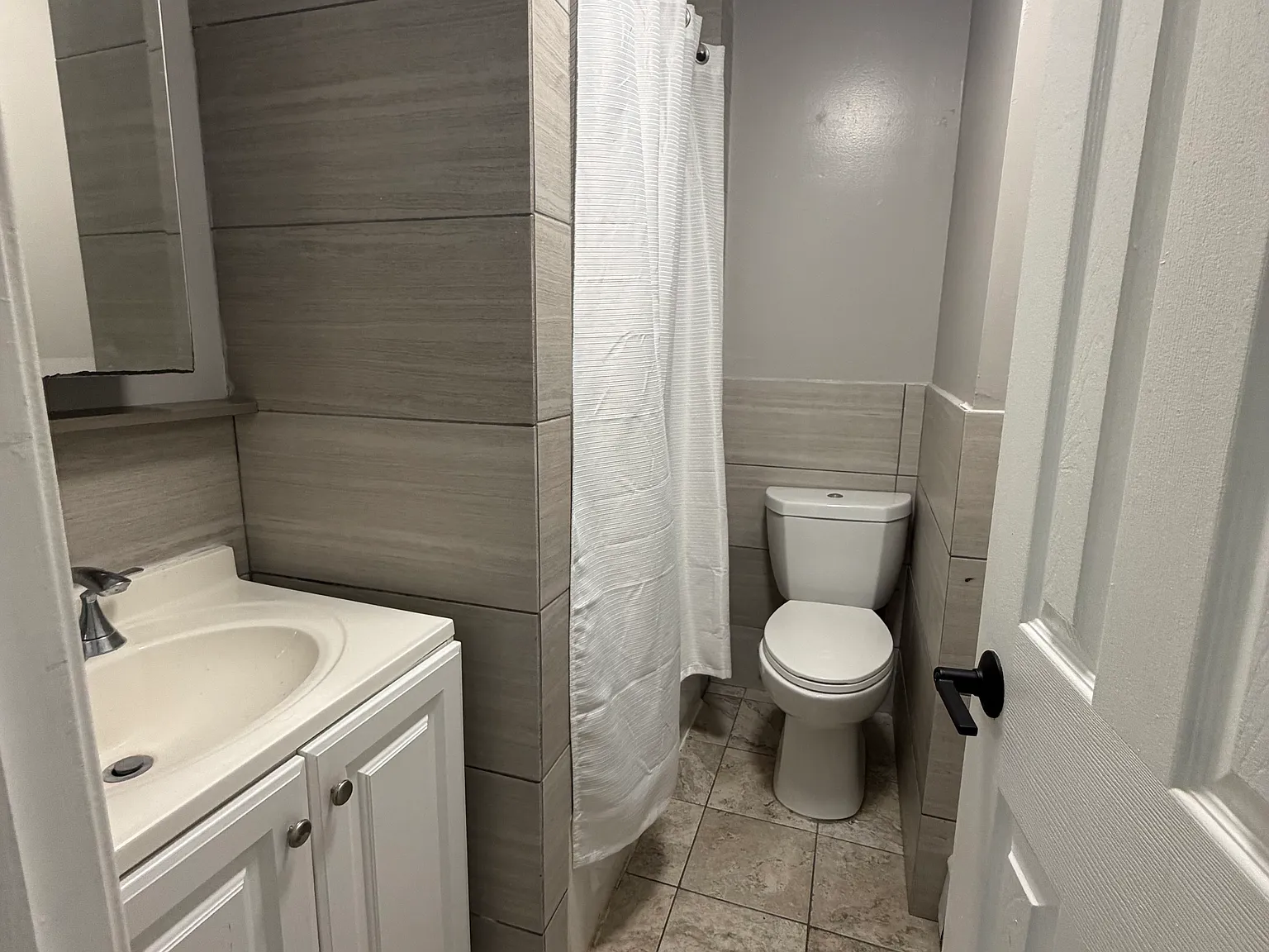 2 bed, 650 sqft, $2,400 — Photo 3