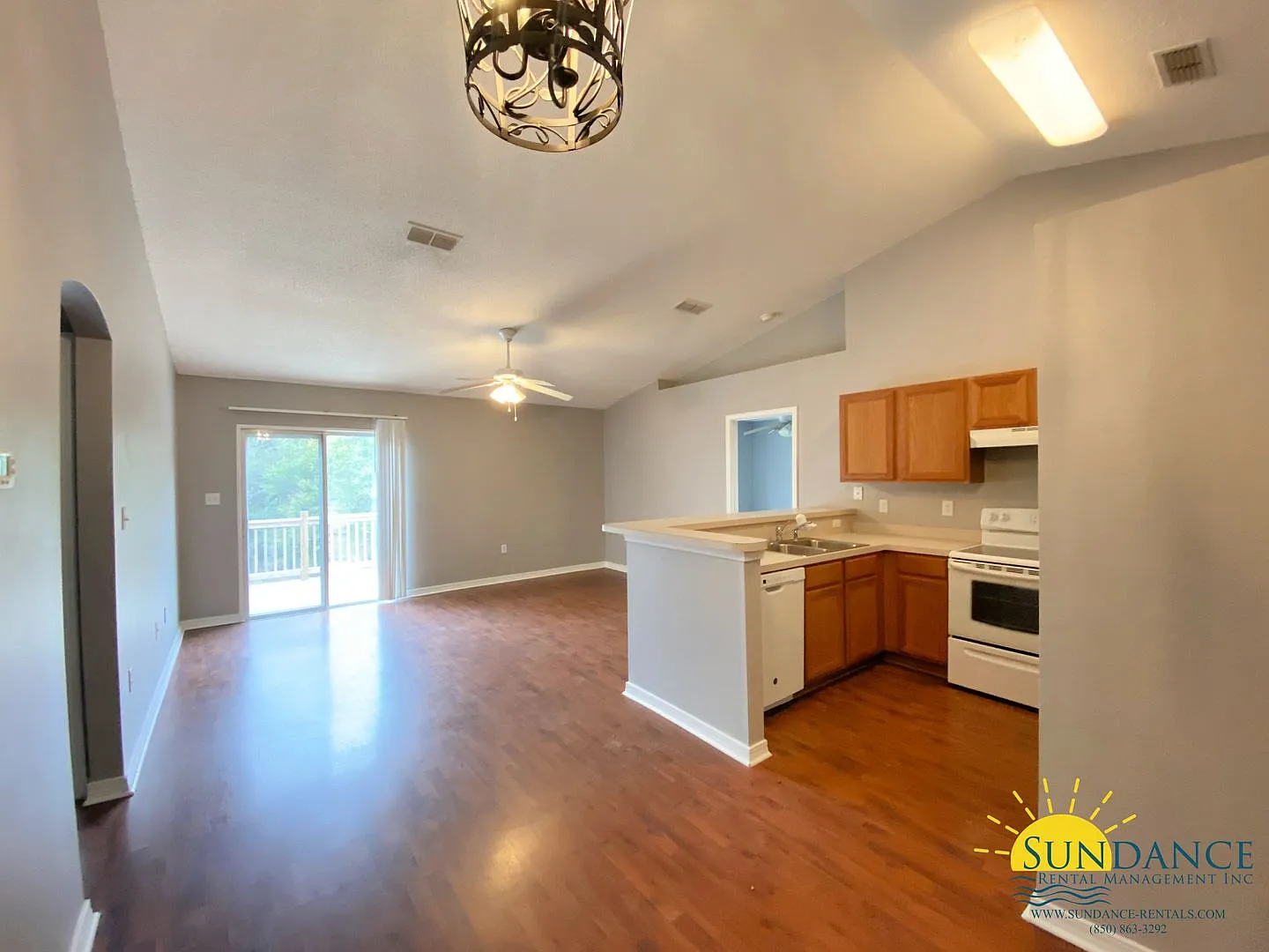 Lovely 4 Bedroom Home in Ridgecrest Subdivision — Photo 3