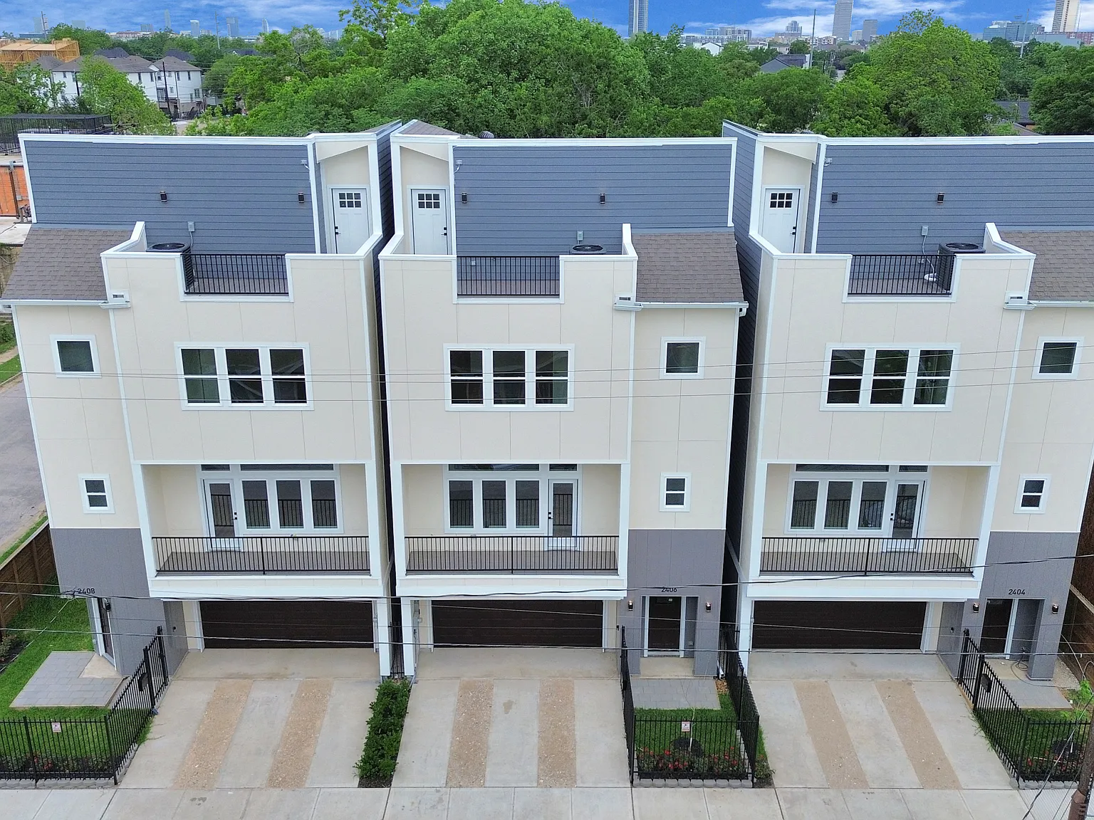 3 bed, 3.5 bath, 2241 sqft, $3,400 — Photo 3
