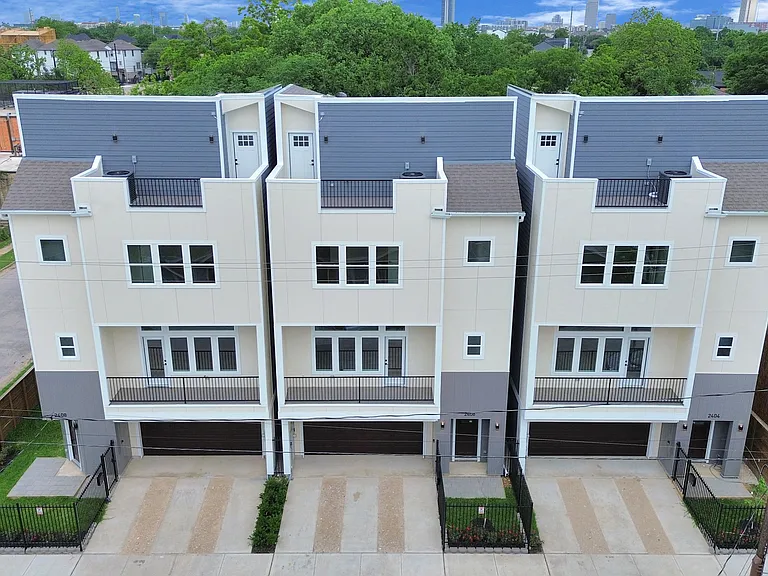 2408 Brailsfort St — Photo 3