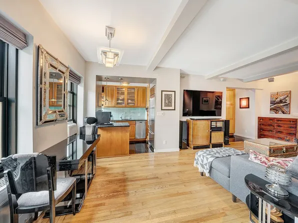 300 W 23rd St #12IJ, New York, NY 10011