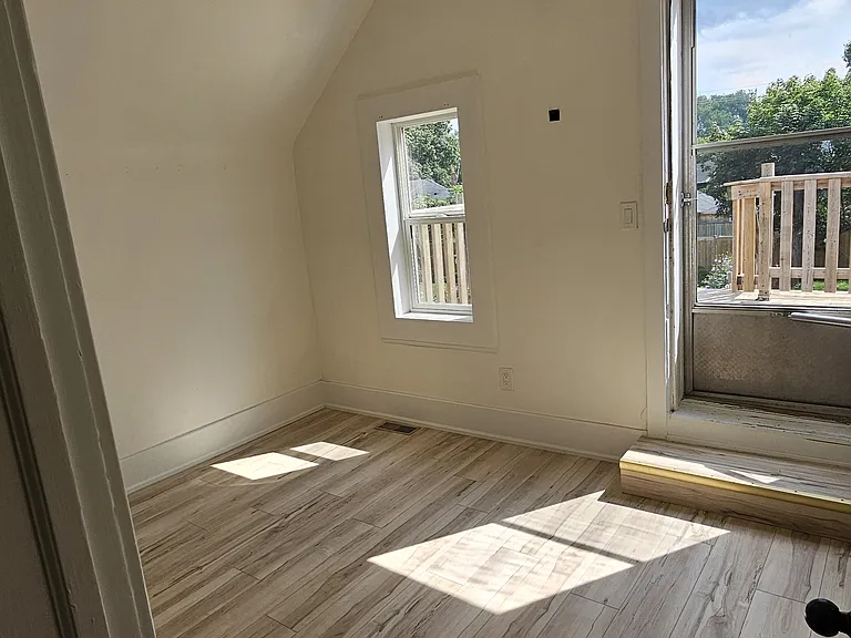 17 Bowes Ave #2 — Photo 24