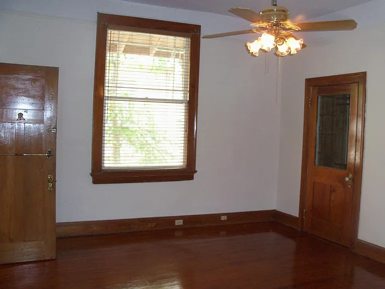 1507 Robert St — Photo 6