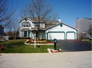 931 Brandt Dr, Lake In The Hills, IL 60156