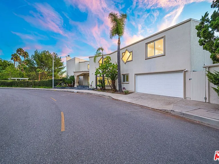 1121 Roberto Ln — Photo 23