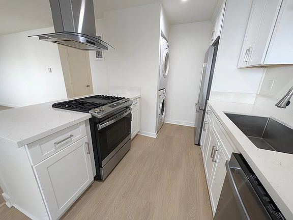 4th image of 3900 W 1st St #2