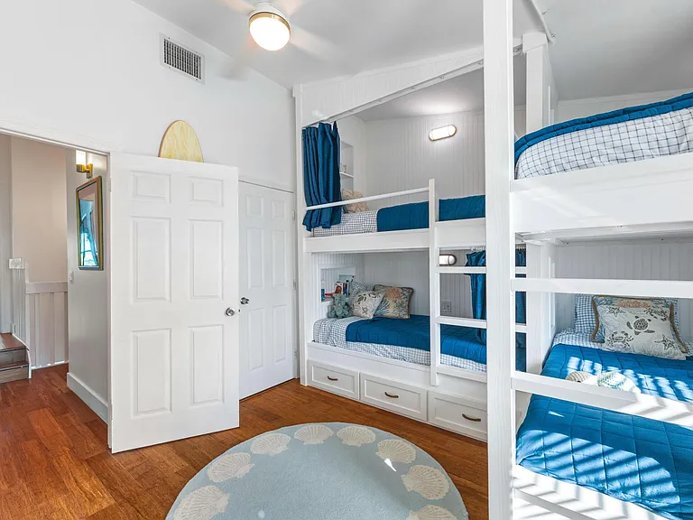Custom Built In Bunks - Great for when you have visiting guests - Kids love it but can also accommodate 4 adults