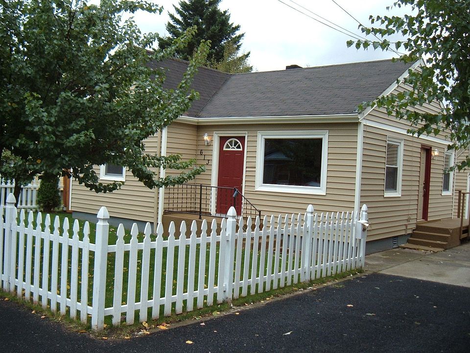 Front of House-Nice front yard with white picket fence