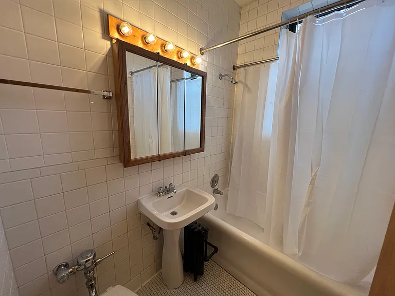 431 West Roscoe Street — Photo 12