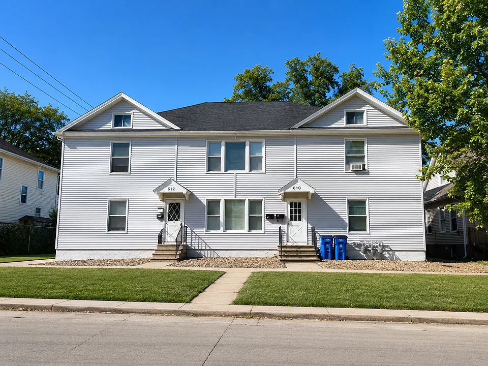 612 W 1st St #2