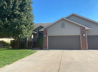 917 Country Ln, Newton, KS 67114