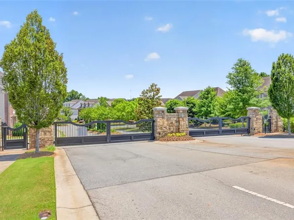 1195 Pennington View Ln, Alpharetta, GA 30004