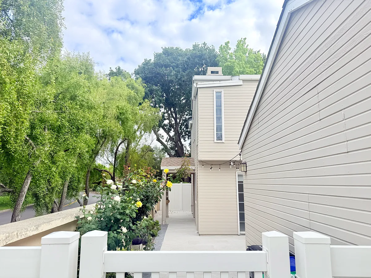 Building Photo - 7702 Creekside Dr