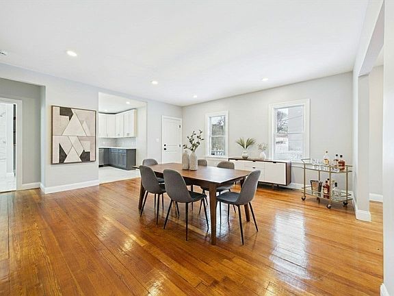 4th image of 542 King Philip St