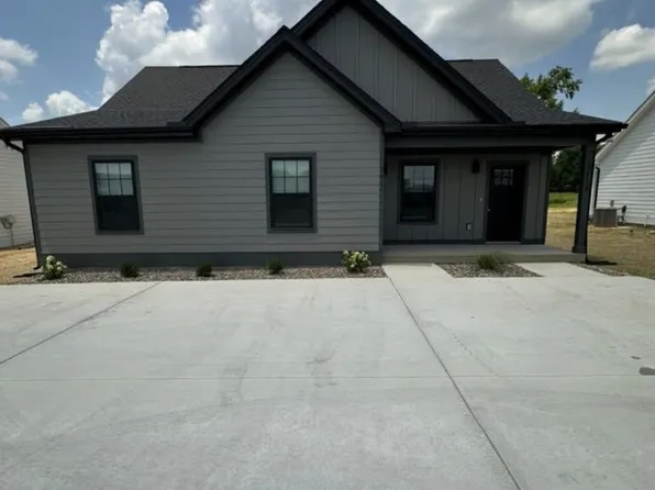 402 Portland Blvd, Portland, TN 37148