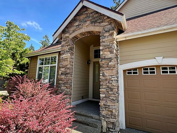 2nd image of 3875 Cameron Dr NE