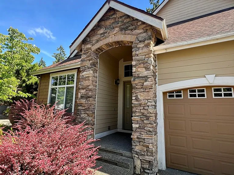 3875 Cameron Dr NE — Photo 2