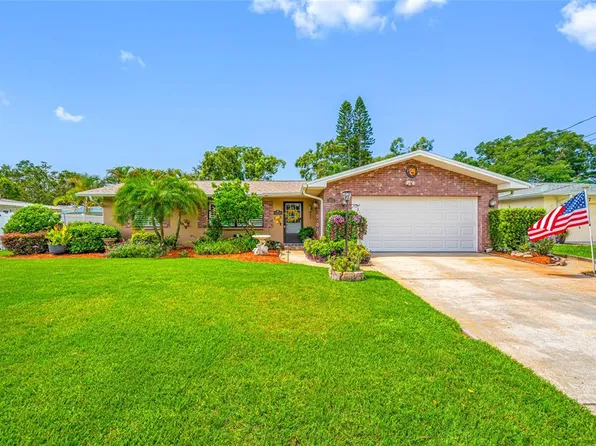 1975 Valley Dr, Dunedin, FL 34698