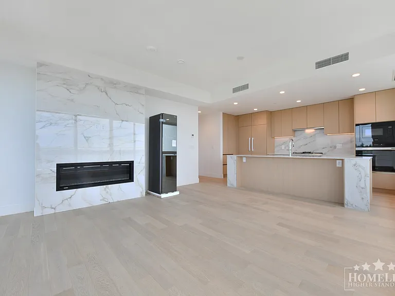 1475 Foster St #1105 — Photo 8