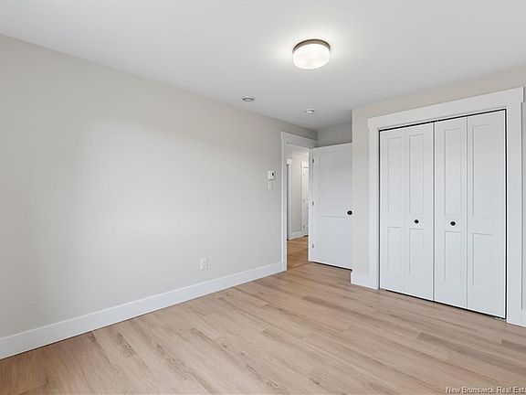 5th image of 272 Maccoun St