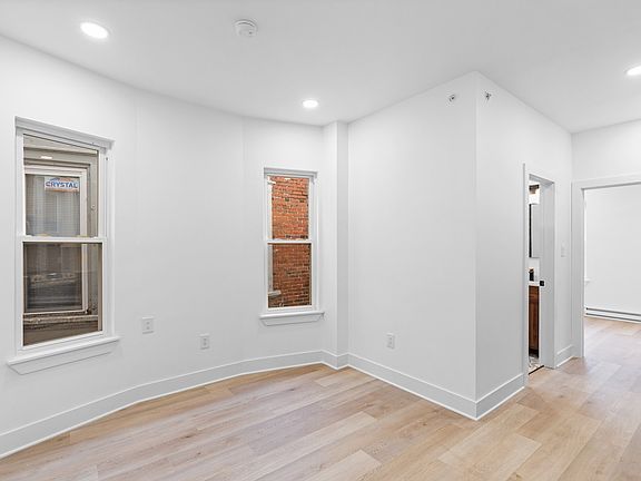 5th image of 6049 Elmwood Ave #3