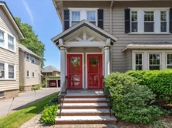 17 Skahan Rd #2, Belmont, MA 02478