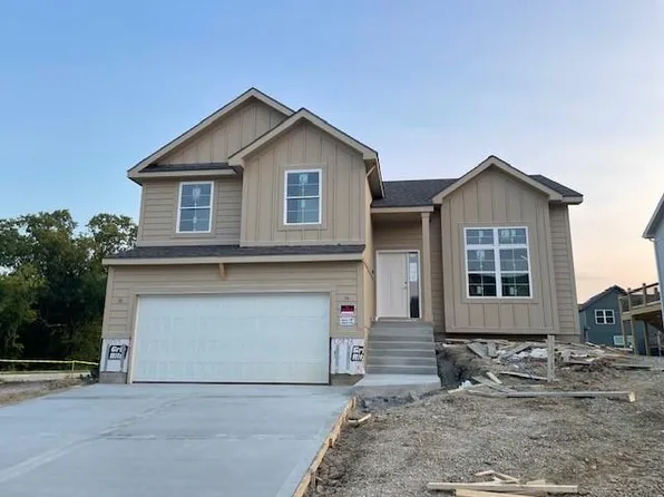 16013 Ryan Cir, Parkville, MO 64152