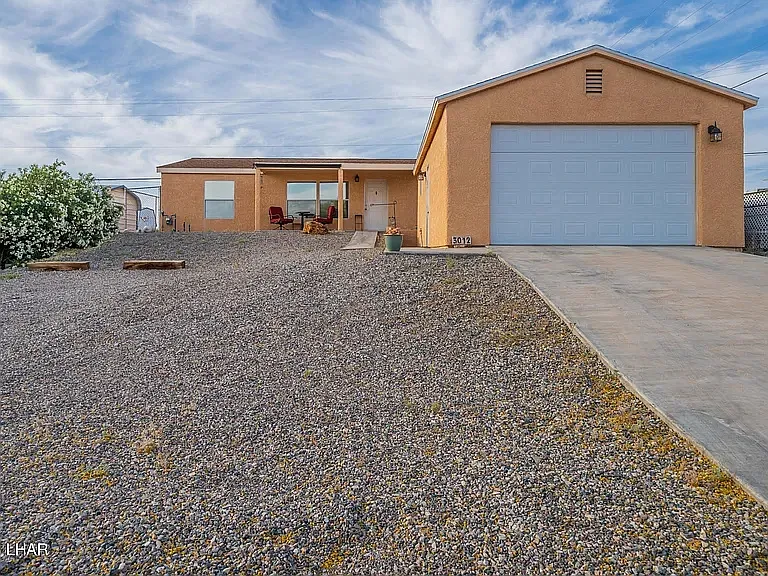 3 bed, 1292 sqft, $2,350 — Photo 2