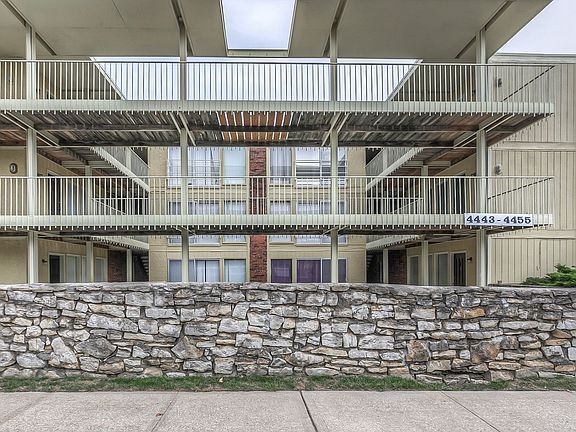 3rd image of 4455 Jefferson St #1