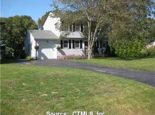 26 High Ridge Dr, Waterford, CT 06385